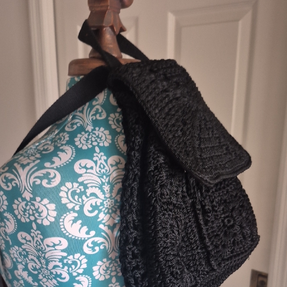 Mini Crochet Backpack - Picture 4 of 8